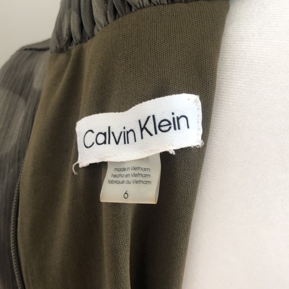 Beautiful olive green with circle details dress - Picture 6 of 11